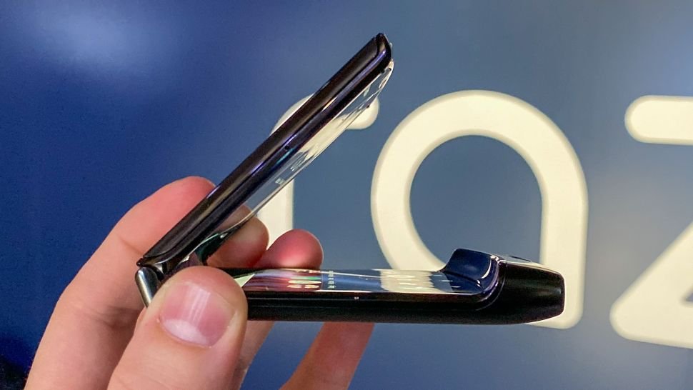 Motorola Razr ve Galaxy Fold: katlanan Telefonlar Karşı Karşıya!