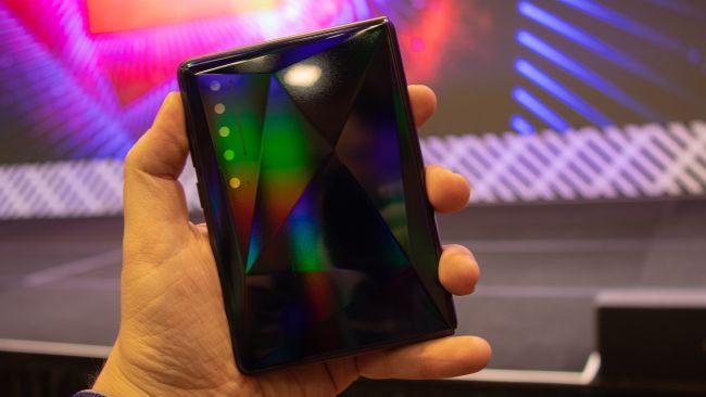 TCL, Katlanan Telefon Konseptini Gösterdi!