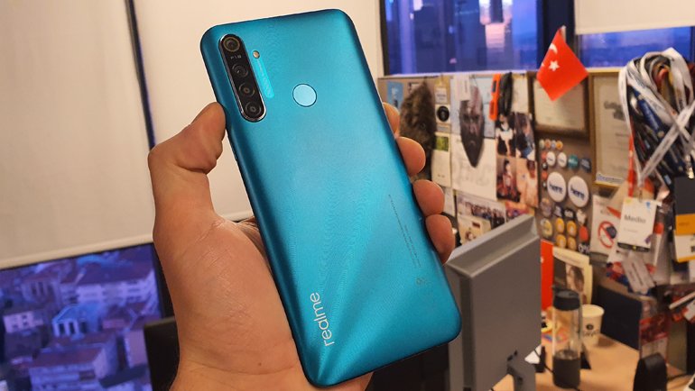realme 5i TASARIMI NASIL?