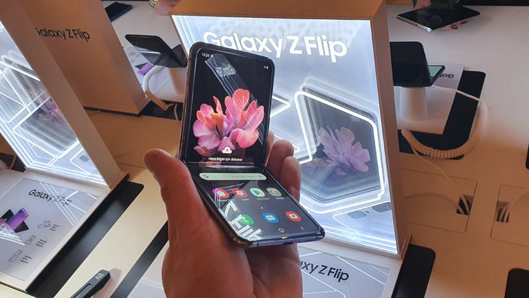 Samsung Galaxy Z Flip Ekran Özellikeri