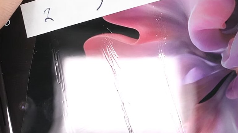 Galaxy Z Flip: Cam mı, Plastik mi?