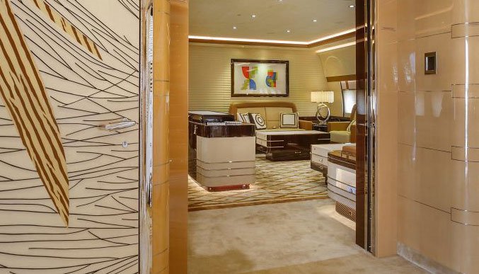 Siz bir de içini görün! İşte dünyanın en büyük özel jeti Boeing 747-8i