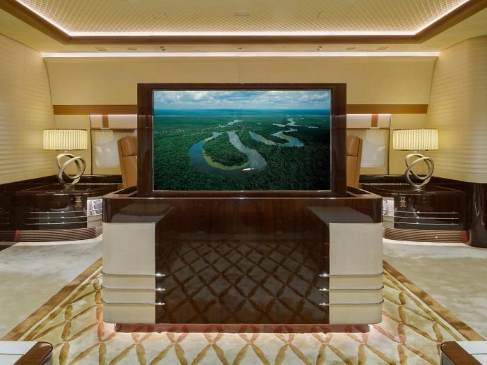 Siz bir de içini görün! İşte dünyanın en büyük özel jeti Boeing 747-8i