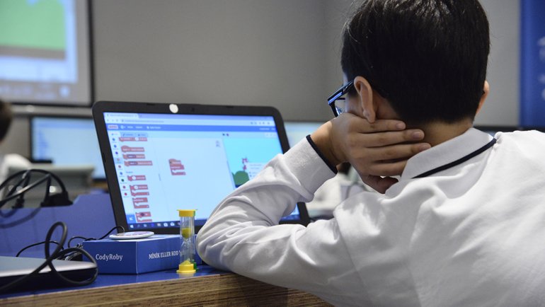 Minik Eller Kod Yazıyor Projesi Ücretsiz Online Eğitimlere Başlıyor