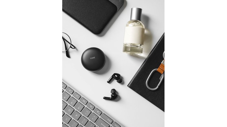 Bu Kulaklık Şarj Olurken Mikropları Yok Ediyor!