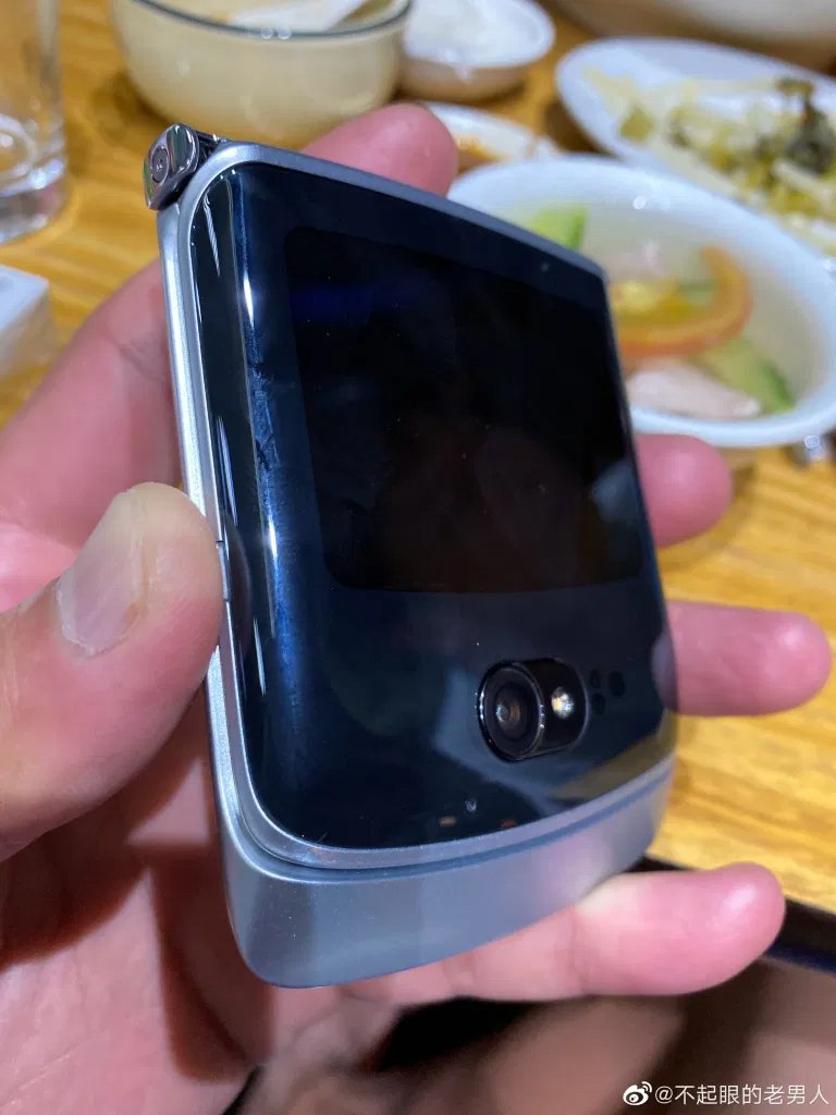 Katlanabilir Telefon Motorola Razr 2020'nın Görüntüleri Sızdı