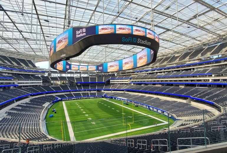 Samsung'un ABD'deki SoFi Stadyumu'na Kurduğu Devasa LED Ekran Büyülüyor