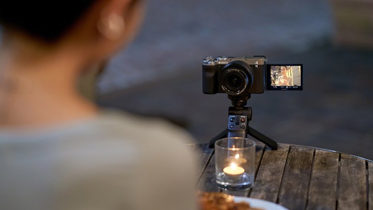 Sony Alpha 7C Fotoğraf Makinesi ve Zum Lensini Tanıttı