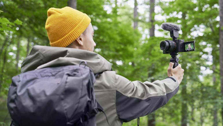 Sony Alpha 7C Fotoğraf Makinesi ve Zum Lensini Tanıttı