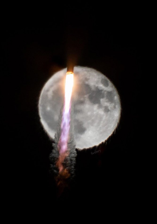 Dünya'dan Fırlatılan Roket, Ay'ın Önünden Böyle Geçti