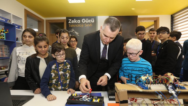 Turkcell 100 Bin Engelli ve 30 Bin Öğrencinin Hayatını Kolaylaştırdı