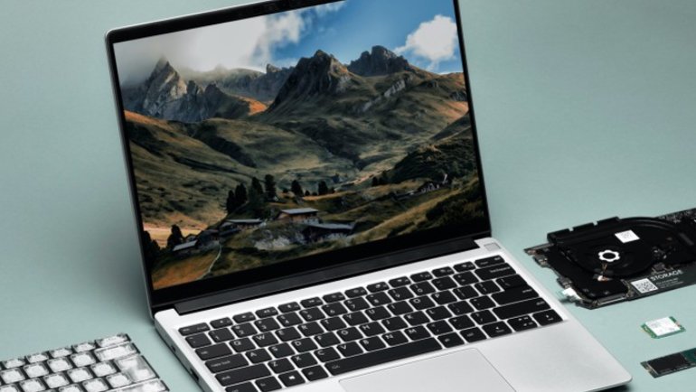 Neredeyse Her Şeyini Söküp Takabileceğiniz Modüler Laptop Piyasaya Çıkıyor