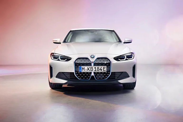 BMW'nin Yeni Elektrikli Sedanı BMW i4 Ortaya Çıktı