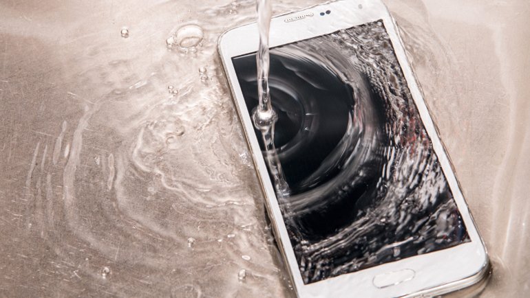 Sıvıyla Temas Eden Telefonları 4 Adımda Kurtarmak Mümkün