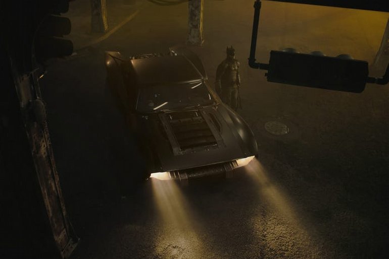 Batman'i Canlandıran Robert Pattinson, Batmobile'ı Gerçekten Kullanmış!