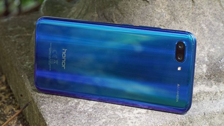 Honor 10 tasarımı nasıl? Çentik ve daha fazlası...
