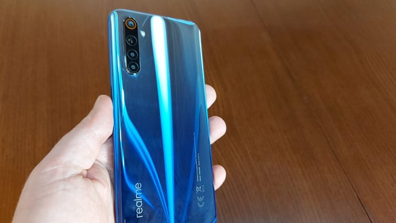 realme 6 Tasarımı Nasıl?