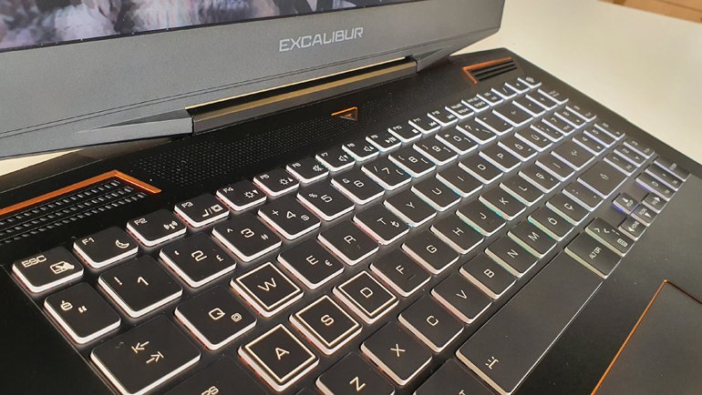Excalibur G900 Işık Şeritli ve RGB'li Tasarım